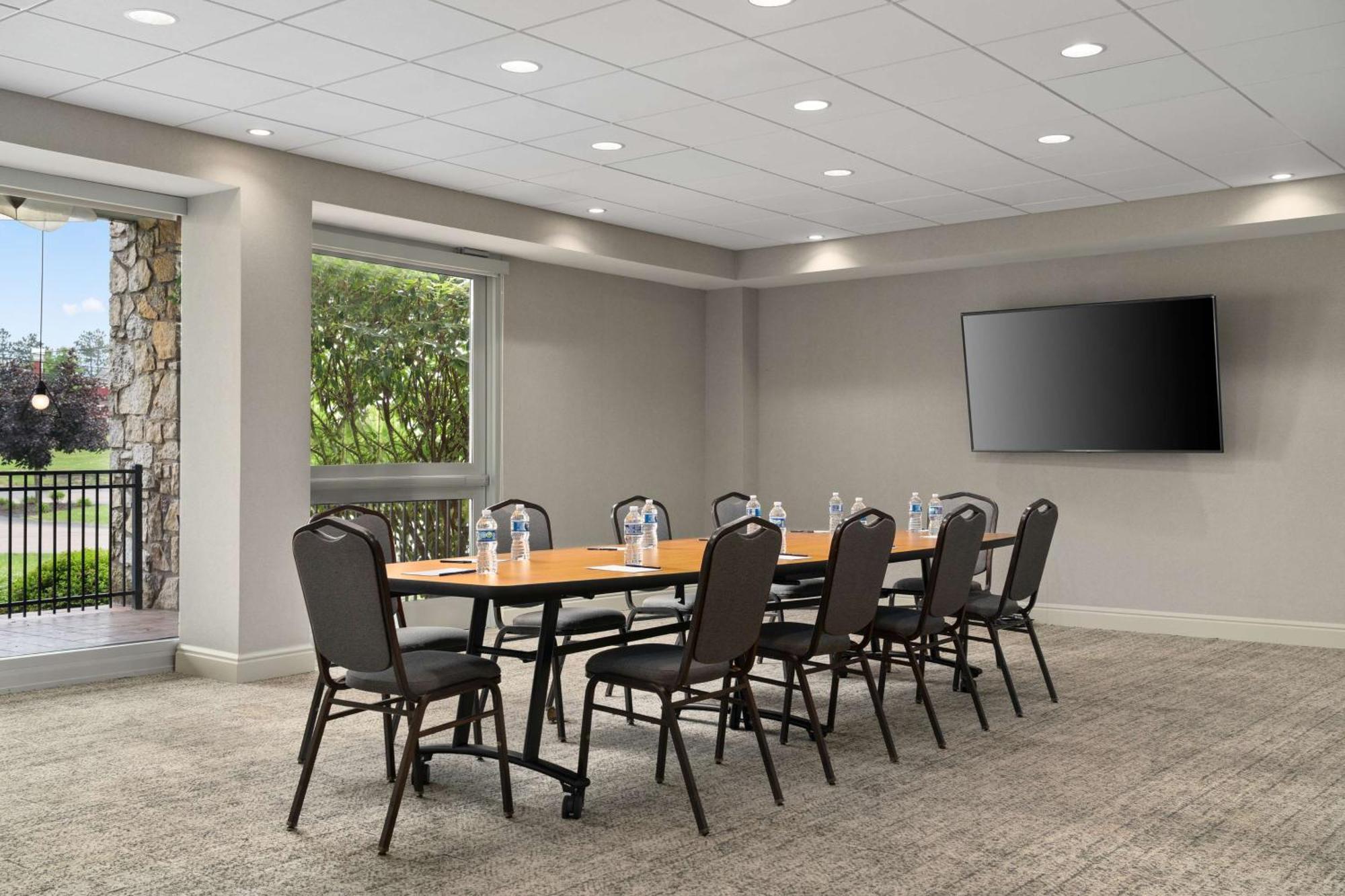 Hotel Doubletree By Hilton Pittsburgh Airport Moon Township Exteriér fotografie