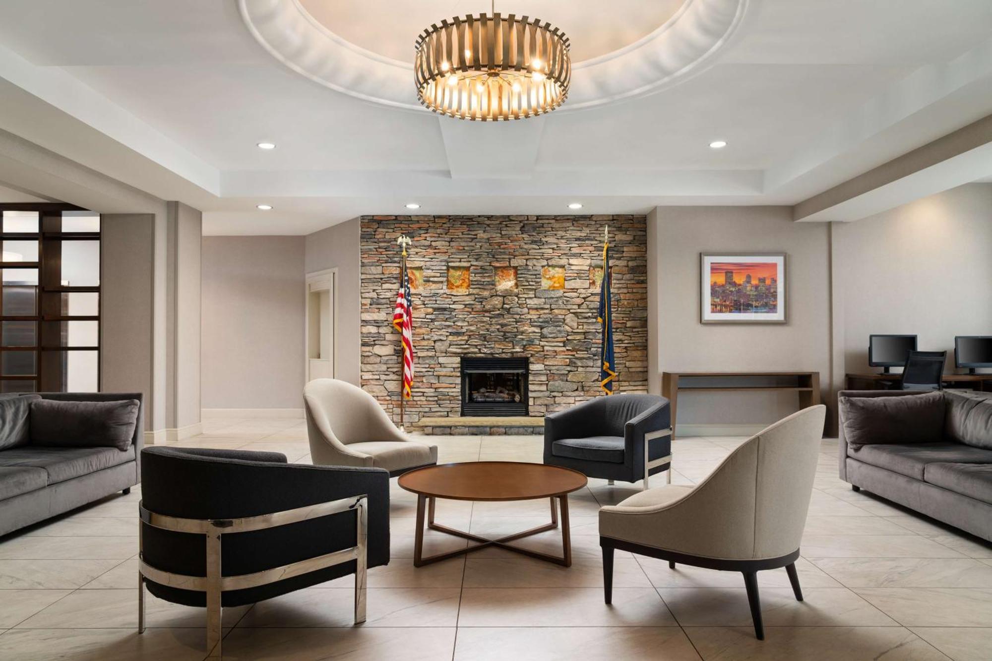 Hotel Doubletree By Hilton Pittsburgh Airport Moon Township Exteriér fotografie