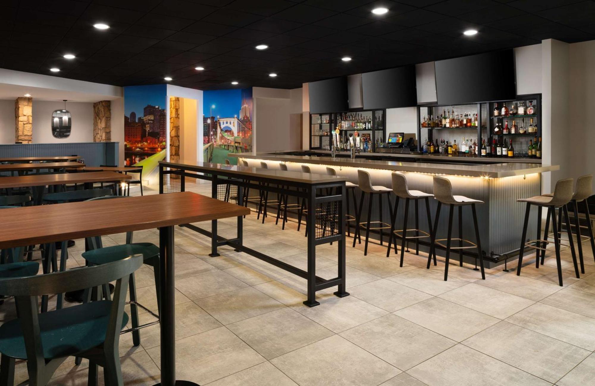 Hotel Doubletree By Hilton Pittsburgh Airport Moon Township Exteriér fotografie