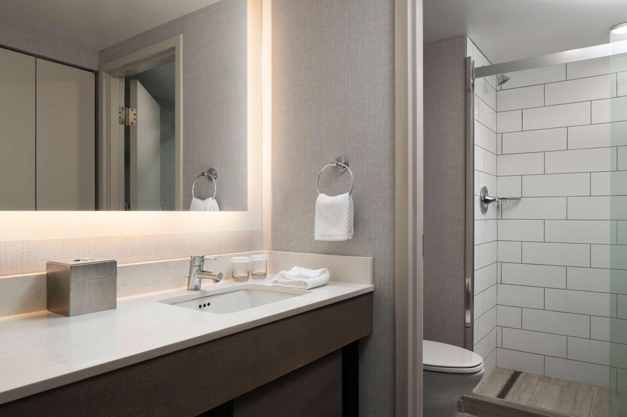 Hotel Doubletree By Hilton Pittsburgh Airport Moon Township Exteriér fotografie